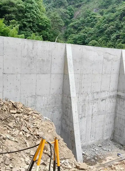 淮南八公山区重力式挡土墙
